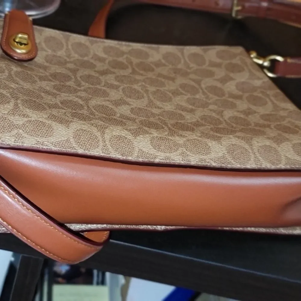 Coach Signature Brown and Red Handbag - Picture 4 of 12